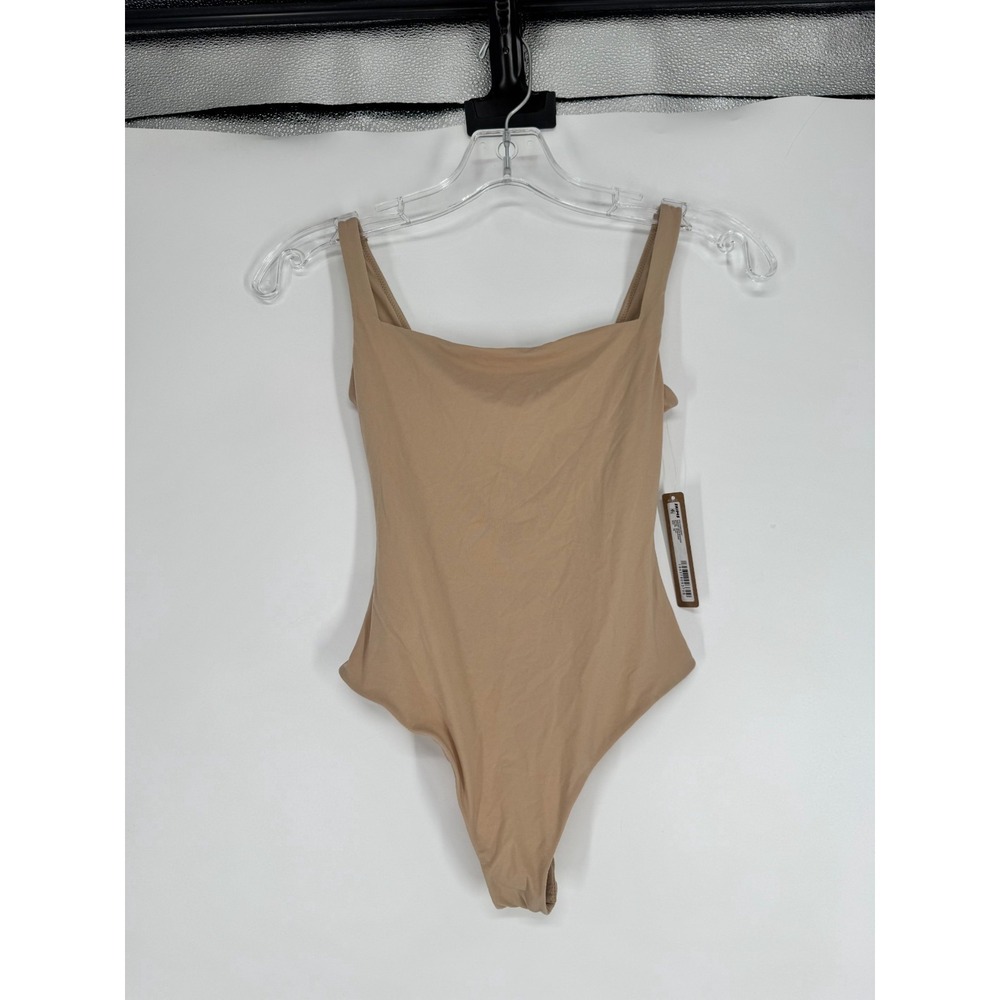 SKIMS Fits Everybody Square Neck Bodysuit Womens Size XS Clay Tan Beige Thong